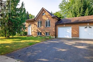 Semi-Detached House for Sale, 122 Welland Road, Fonthill, ON