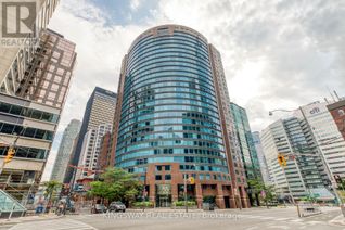 Condo Apartment for Sale, 33 University Avenue #910, Toronto (Bay Street Corridor), ON