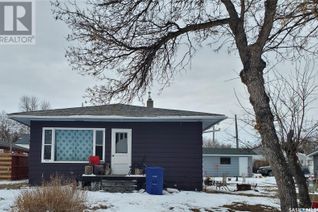 Detached House for Sale, 321 Railway Avenue E, Ponteix, SK