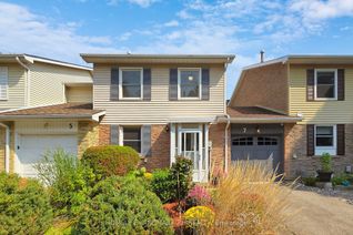 Freehold Townhouse for Sale, 7 Parkland Crt, Aurora, ON