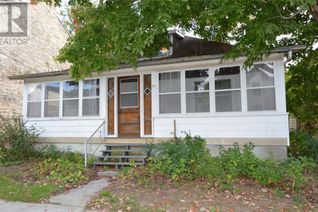 Bungalow for Sale, 32 D'Arcy Street, Perth, ON