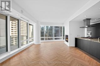 Condo Apartment for Sale, 180 University Avenue #1906, Toronto (Bay Street Corridor), ON