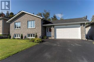 Detached House for Sale, 67 Oak Avenue, Petawawa, ON