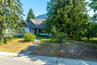 Property for Sale, 422 Ninth Street E, Revelstoke, BC