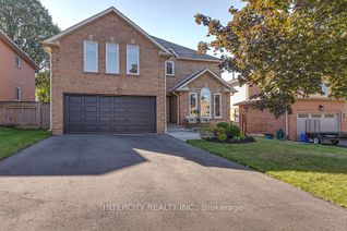 Detached House for Sale, 11 Raiford St, Aurora, ON