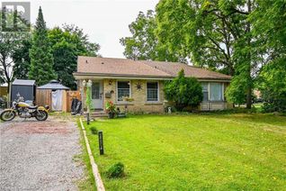 Semi-Detached House for Sale, 2 1/2 Leaside Drive, St. Catharines, ON