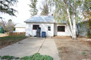 Detached House for Sale, 206 7th Avenue W, Assiniboia, SK