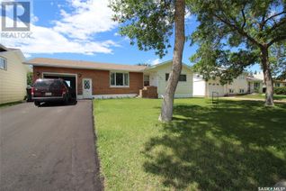 Bungalow for Sale, 595 9th Street W, Shaunavon, SK