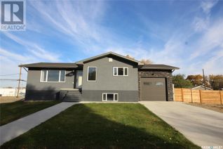 Bungalow for Sale, 209 2nd Avenue E, Shaunavon, SK