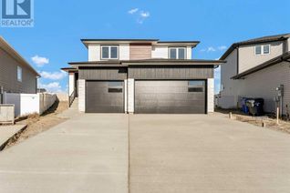 Detached House for Sale, 32 Somerside Way Se, Medicine Hat, AB