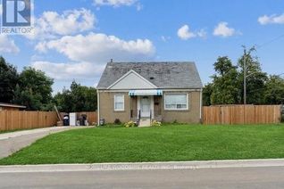 Detached House for Sale, 14 Kirby Road, Toronto (Downsview-Roding-CFB), ON