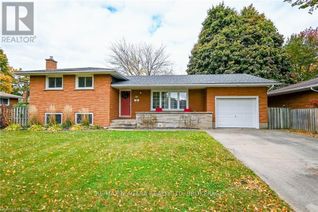 Detached House for Sale, 16 Royal Manor Drive, St. Catharines (444 - Carlton/Bunting), ON