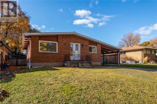 Detached House for Sale, 72 Massey Avenue, Kitchener, ON