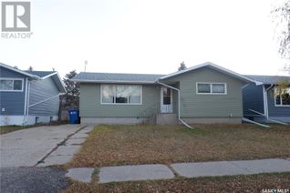 Bungalow for Sale, 502 4th Avenue E, Assiniboia, SK