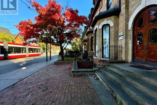 Freehold Townhouse for Rent, 167 Carlton Street #Main, Toronto (Moss Park), ON