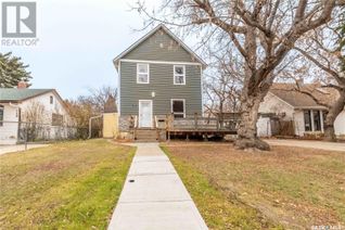 Detached House for Sale, 121 Lillooet Street E, Moose Jaw, SK