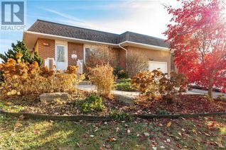 Detached House for Sale, 32 Audubon Street S, Stoney Creek, ON