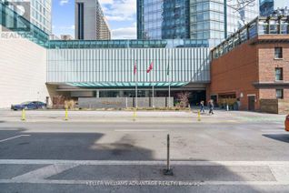 Condo Apartment for Sale, 180 University Avenue #2104, Toronto (Bay Street Corridor), ON