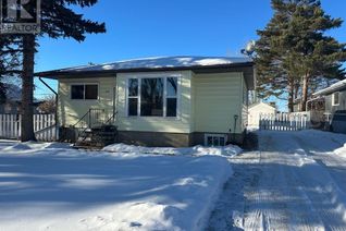 Property for Sale, 211 Poplar Avenue, Trochu, AB