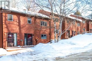 Condo Townhouse for Sale, 113 Southbank Drive #2, Bracebridge (Macaulay), ON