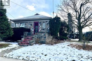 Detached House for Sale, 258 Brucedale Avenue E, Hamilton, ON