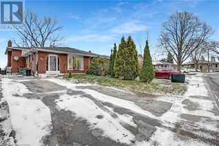 Semi-Detached House for Sale, 82 Guildwood Drive, Hamilton, ON