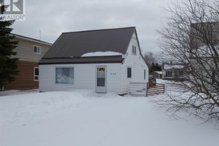 Detached House for Sale, 327 Ball Park Cres, Geraldton, ON