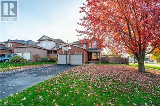 Detached House for Sale, 2 Fenwick Place, Waterdown, ON