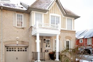 Townhouse for Sale, 10 Dellview Way, Toronto (Downsview-Roding-CFB), ON