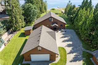 Detached House for Sale, 2520 Welch Place, Magna Bay, BC