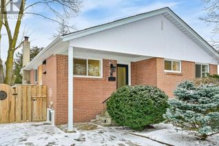 Detached House for Sale, 3 Davidson Road, Aurora (Aurora Highlands), ON