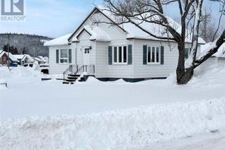 Bungalow for Sale, 1 Shingwauk Dr, Manitouwadge, ON