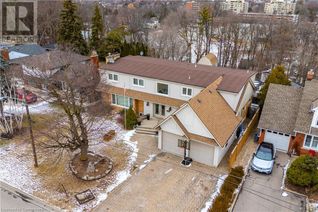 Detached House for Sale, 10 Douglas Place, Stoney Creek, ON