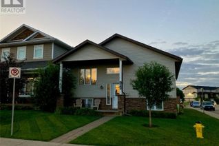 Detached House for Sale, 102 West Hampton Boulevard, Saskatoon, SK