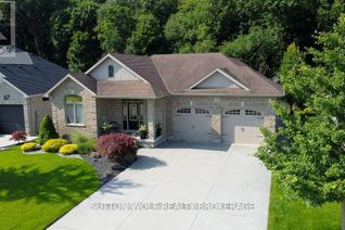 Detached House for Sale, 69 Ashby Crescent, Strathroy-Caradoc (SW), ON