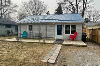 Bungalow for Sale, 7811 Ken Street, Plympton-Wyoming (Plympton Wyoming), ON