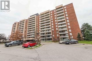 Condo Apartment for Sale, 25 Four Winds Drive #811, Toronto (York University Heights), ON