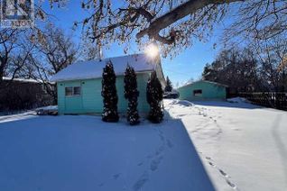 Cottage for Sale, 208 2nd Avenue E, Alliance, AB