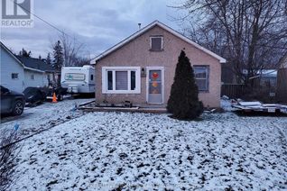 Detached House for Sale, 793 Barton Street, Hamilton (Stoney Creek), ON