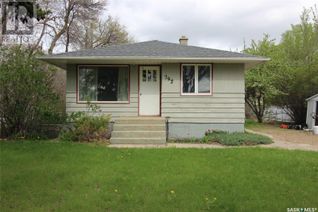 Bungalow for Sale, 792 Centre Street, Shaunavon, SK