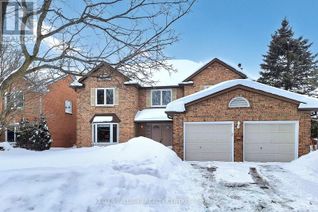 Detached House for Sale, 32 Petch Crescent, Aurora (Aurora Highlands), ON