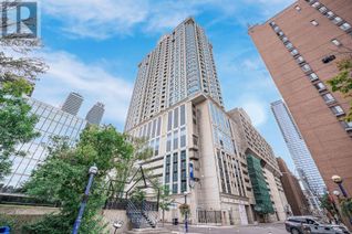 Condo Apartment for Sale, 8 Park Road #1716, Toronto (Rosedale-Moore Park), ON