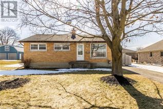 Bungalow for Sale, 32 Schweitzer Street, Kitchener, ON