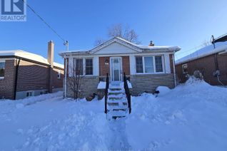 Bungalow for Rent, 221 Patricia Avenue #main, Toronto (Newtonbrook West), ON