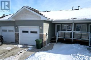 Freehold Townhouse for Sale, 5505 52 Avenueclose, Innisfail, AB