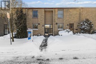 Condo Townhouse for Sale, 700 Wonderland Road S #13, London, ON