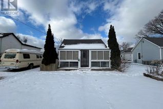 Bungalow for Sale, 385 Brock Street South, Sarnia, ON