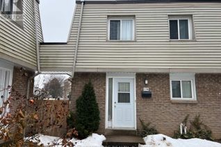 Condo Townhouse for Sale, 17 Old Pine Trail E #138, St. Catharines (444 - Carlton/Bunting), ON