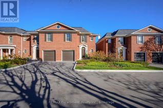 Townhouse for Sale, 106 Fairwood Place W, Burlington (Bayview), ON