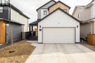 Detached House for Sale, 1142 Pacific Circle W, Lethbridge, AB